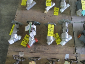 VALVE, GLOBE TYPE, 1" SIZE, 1570 LB, 2345 LB/800 DEGREE F RATING, 316 SS MATERIAL, SOCKET WELD CONNECTIONS, SA182 SPECIFICATION, Y-BODY STYLE, HARD FACED SEAT, A567 GRADE 1 DISC TRIM, 7" HANDWHEEL OPERATOR (W-51) LOADING & HANDLING FEE $15-